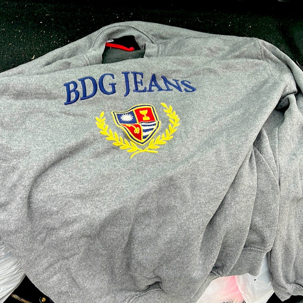 Grey crewneck